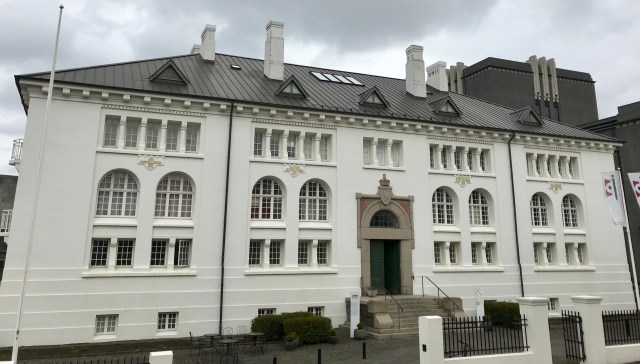 1EA94165-F988-4E2C-8CD5-CBB0E04C3562